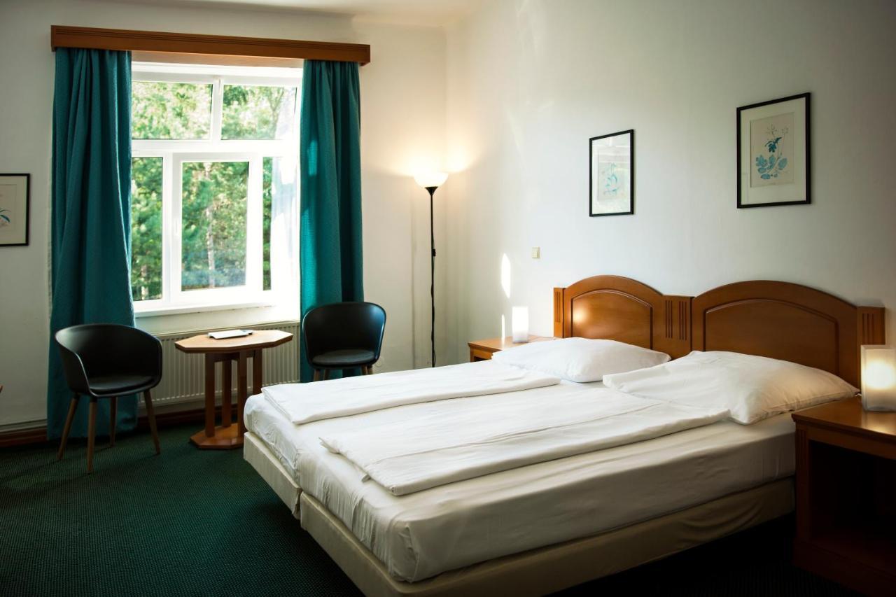 Vila Josefina Prag Exteriör bild